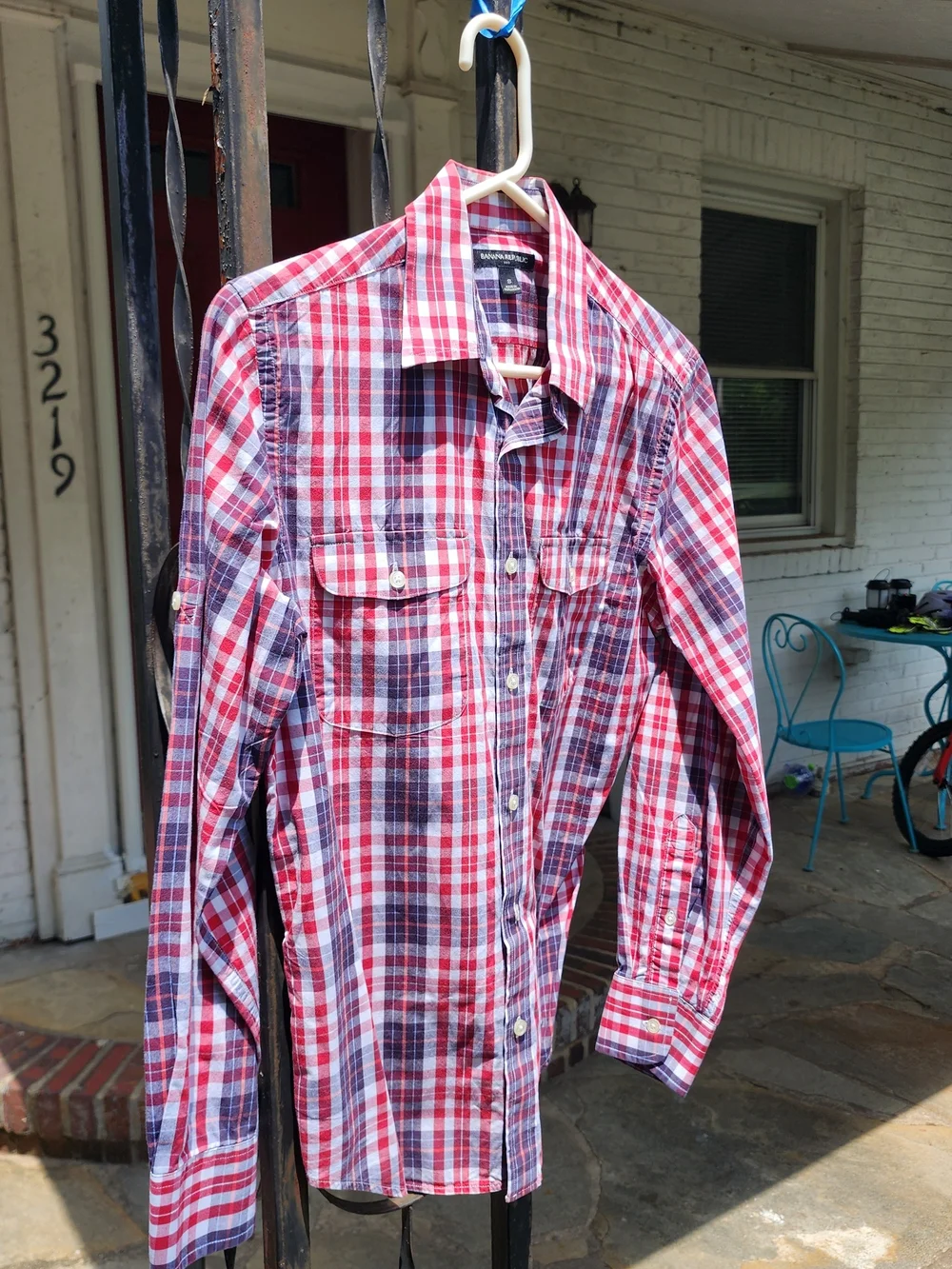 Banana Republic Men's Plaid Button-Down Shirt. Size Small.